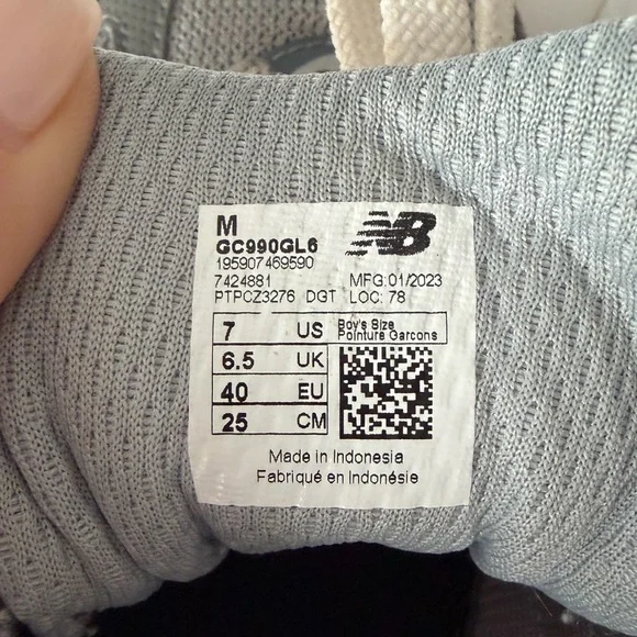 New Balance 990 V6 Gray and White Athletic Shoes - Picture 7 of 8